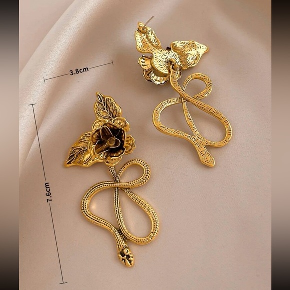 🐍 Awesome Large Metallic Serpent Snake Floral Flower Rose Stud Earrings 🌸 - Picture 4 of 4